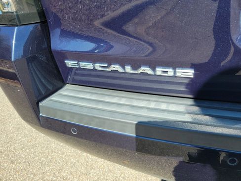 Used 2018 Cadillac Escalade ESV Platinum AWD/4WD image 35