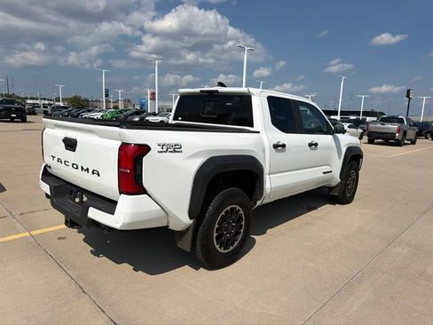Used 2024 Toyota Tacoma TRD Off-Road w/ TRD Off Road Premium Package AWD/4WD image 6