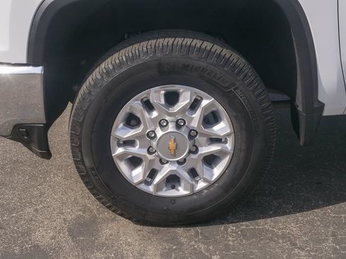 Used 2022 Chevrolet Silverado 3500 LT w/ Convenience Package AWD/4WD image 5