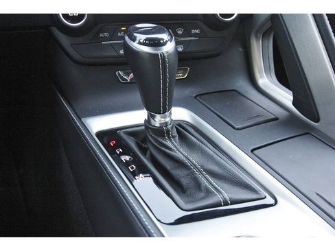 Used 2019 Chevrolet Corvette Stingray Coupe w/ 1LT RWD image 27