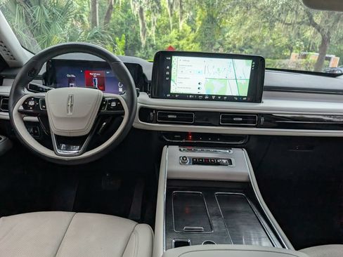 Used 2025 Lincoln Aviator Reserve w/ Jet Appearance Package RWD image 11