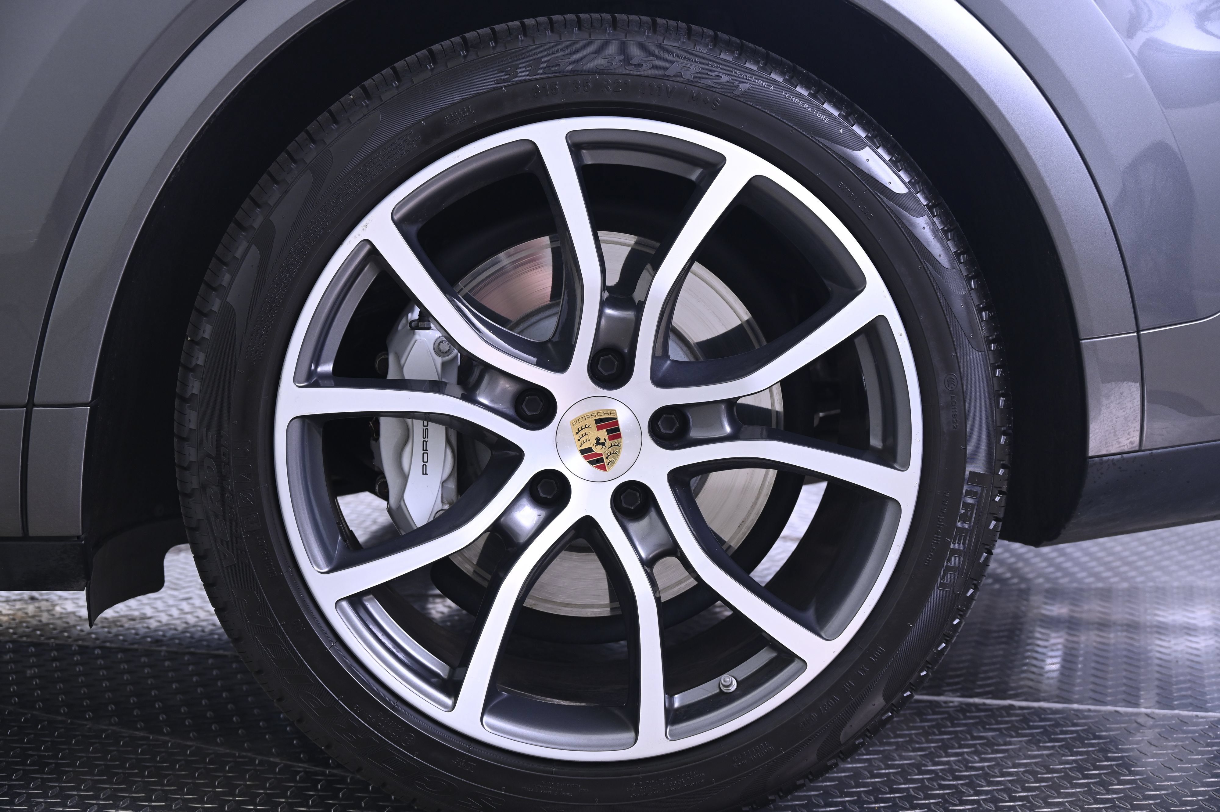 Certified 2023 Porsche Cayenne Turbo AWD/4WD image 12