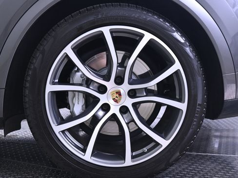 Certified 2023 Porsche Cayenne Turbo AWD/4WD image 12