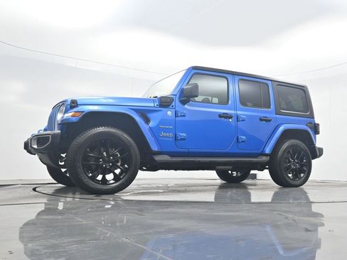 Used 2022 Jeep Wrangler Unlimited Sahara AWD/4WD image 25