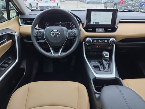 Used 2025 Toyota RAV4 XLE Premium FWD image 29