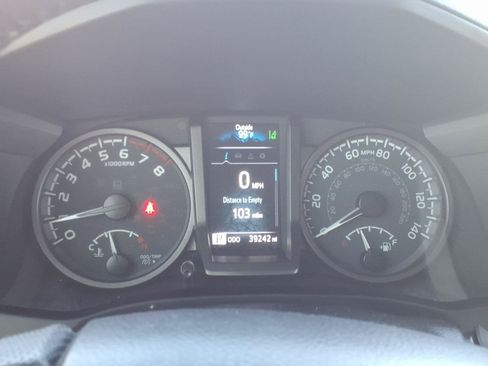 Used 2022 Toyota Tacoma TRD Off-Road AWD/4WD image 20