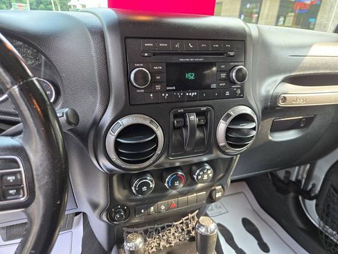 Used 2013 Jeep Wrangler Sport AWD/4WD image 12