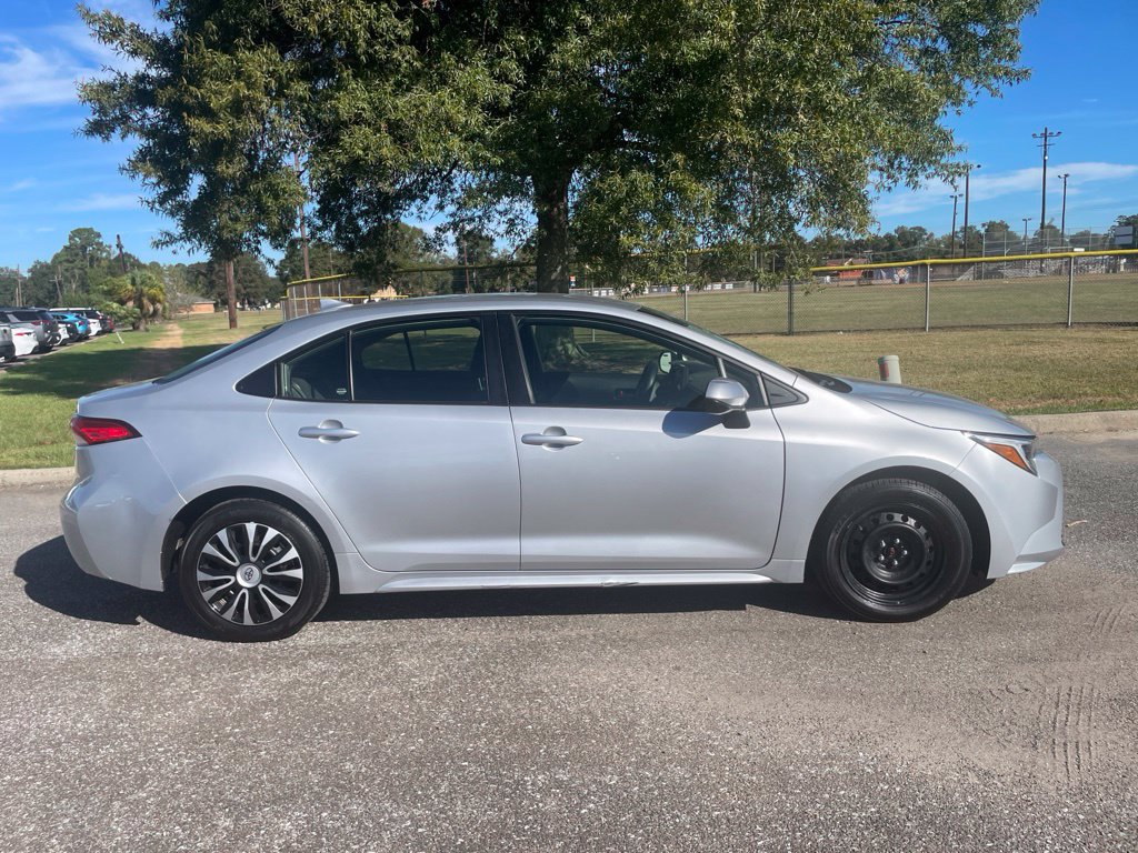 Used 2025 Toyota Corolla LE FWD image 8