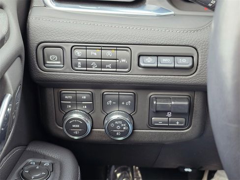 Used 2023 GMC Yukon XL Denali w/ Denali Reserve Package image 29