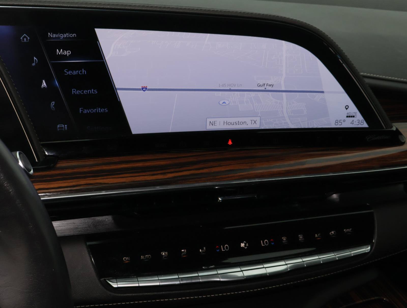 Used 2024 Cadillac Escalade Premium Luxury RWD image 28