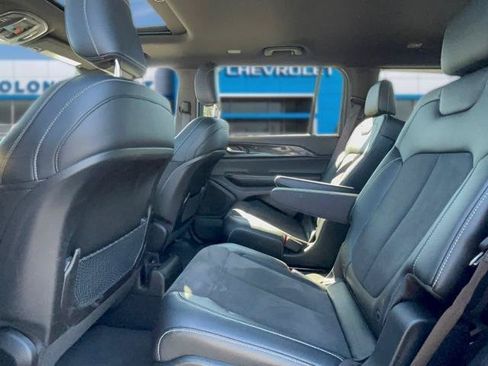 Used 2023 Jeep Grand Cherokee L Laredo AWD/4WD image 29