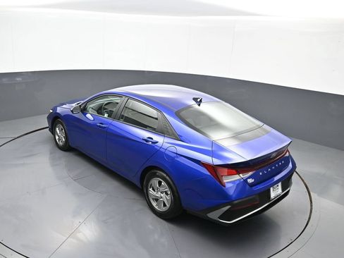 Certified 2025 Hyundai Elantra SE w/ Cargo Package FWD image 39