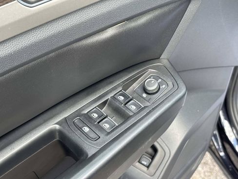 Used 2019 Volkswagen Atlas SEL FWD image 23