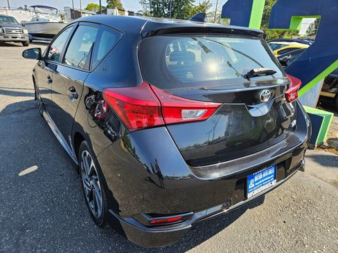 Used 2018 Toyota Corolla iM FWD image 3
