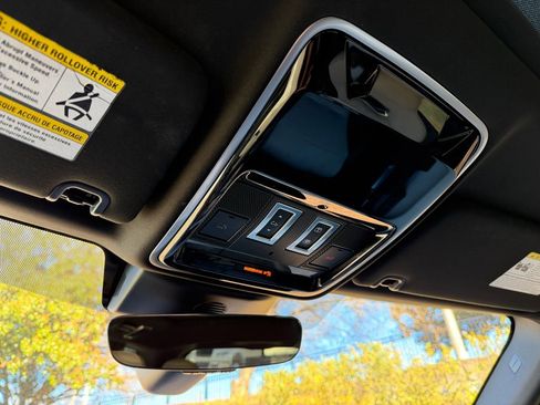 Used 2019 Land Rover Range Rover Sport SVR image 32