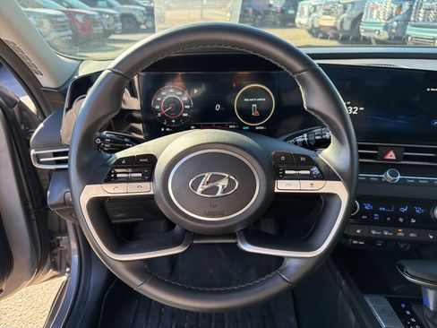 Used 2023 Hyundai Elantra SEL w/ Convenience Package image 21