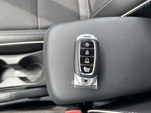 Used 2023 Hyundai Venue Limited FWD image 53