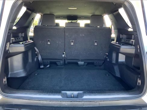 Used 2025 Toyota 4Runner SR5 AWD/4WD image 33