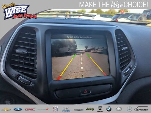 Used 2018 Jeep Cherokee Latitude Plus FWD image 12