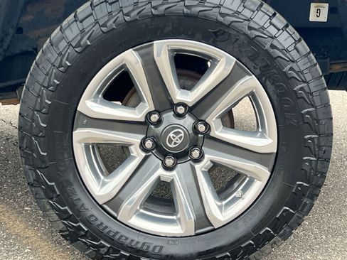Used 2019 Toyota Tacoma Limited AWD/4WD image 14