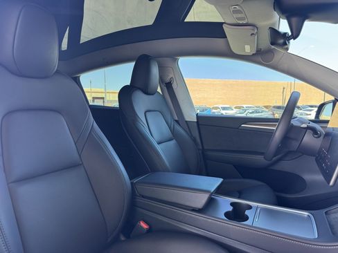 Used 2023 Tesla Model Y Performance image 38