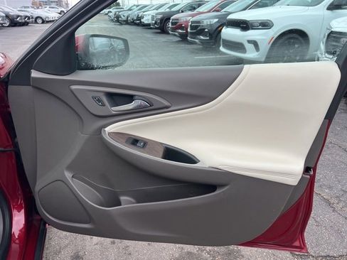 Used 2019 Chevrolet Malibu LT w/ Leather Package image 10