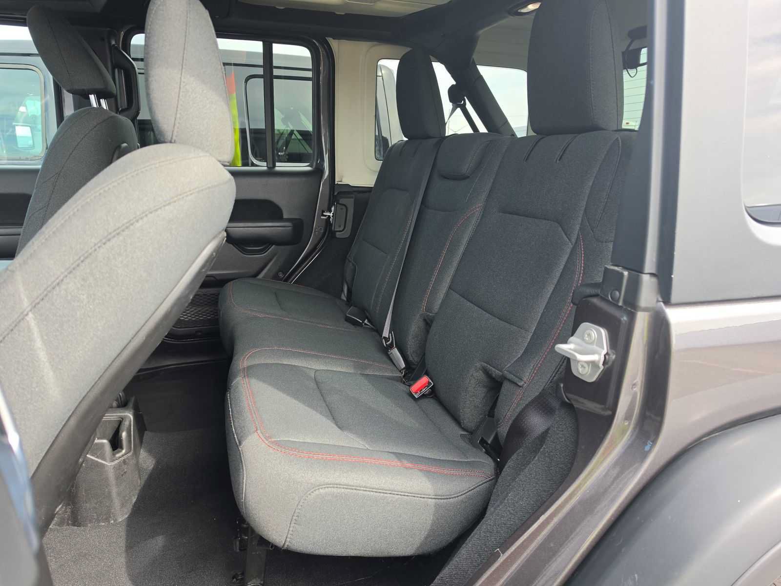 Used 2025 Jeep Wrangler Unlimited Rubicon w/ Convenience Group AWD/4WD image 14