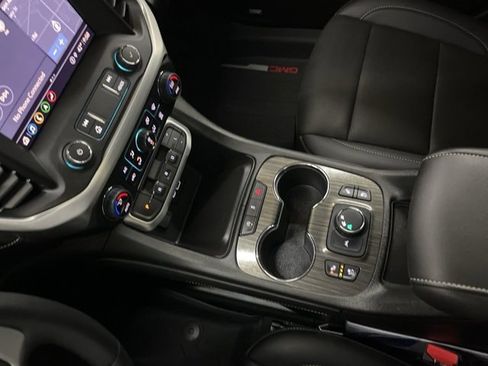 Used 2023 GMC Acadia SLT w/ Preferred Package image 57