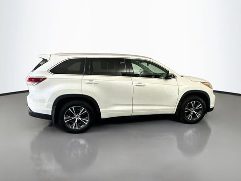 Used 2016 Toyota Highlander XLE AWD/4WD image 8