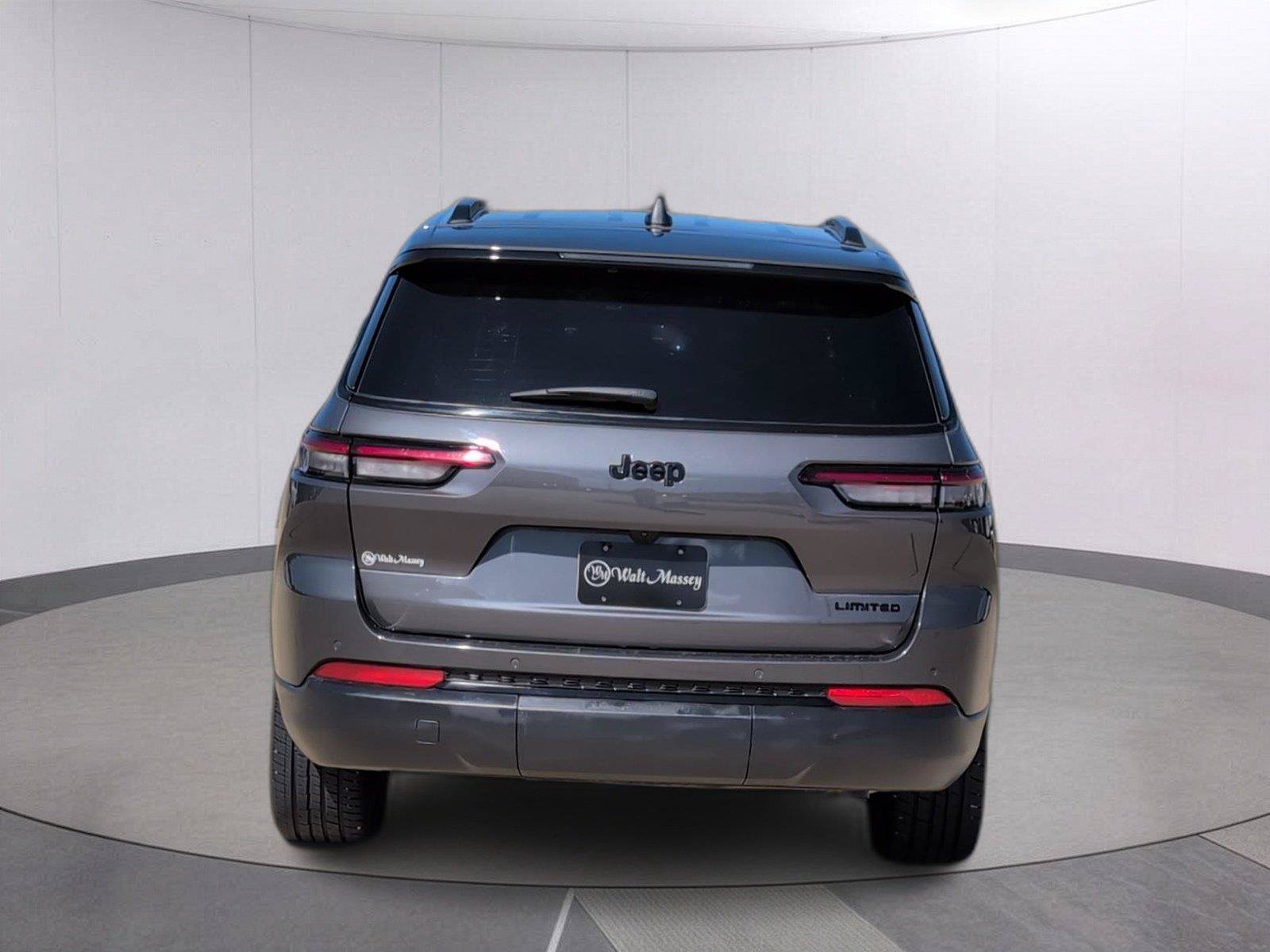 Used 2024 Jeep Grand Cherokee L Limited w/ Black Appearance Package RWD image 4