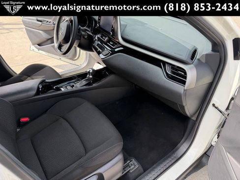 Used 2019 Toyota C-HR XLE FWD image 34