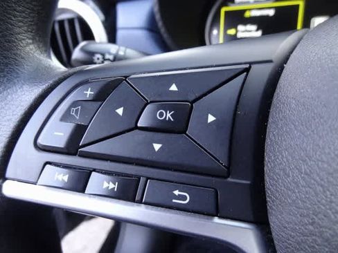 Used 2023 Nissan Versa SV image 14