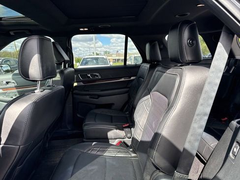Used 2019 Ford Explorer Platinum AWD/4WD image 19