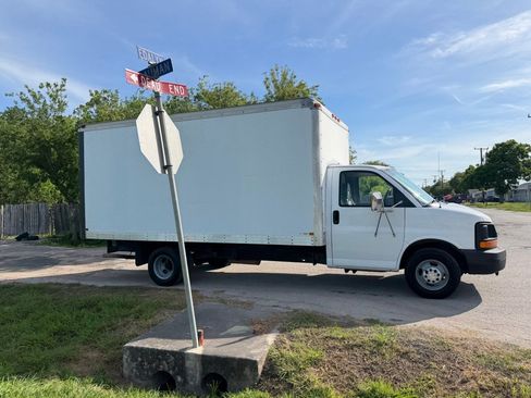 Used 2006 Chevrolet Express 3500 RWD image 19