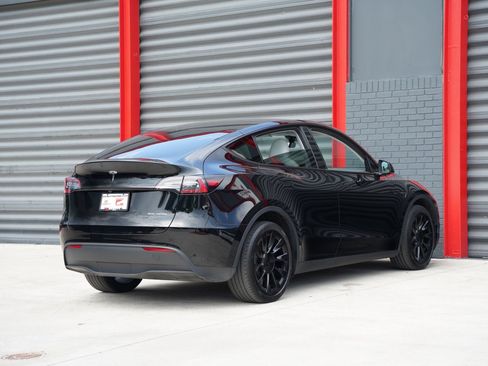 Used 2023 Tesla Model Y Long Range AWD/4WD image 8