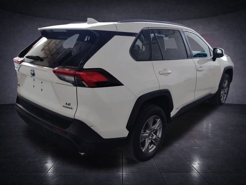 Used 2022 Toyota RAV4 LE AWD/4WD image 5