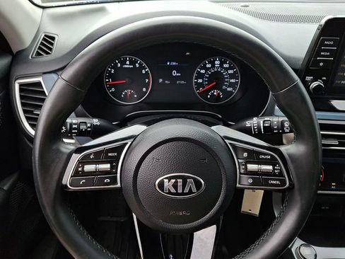 Used 2021 Kia Seltos S AWD/4WD image 18
