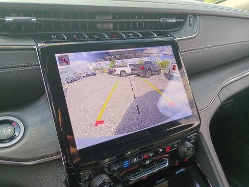 New 2025 Jeep Grand Cherokee Overland w/ Trailer Tow Package AWD/4WD image 17