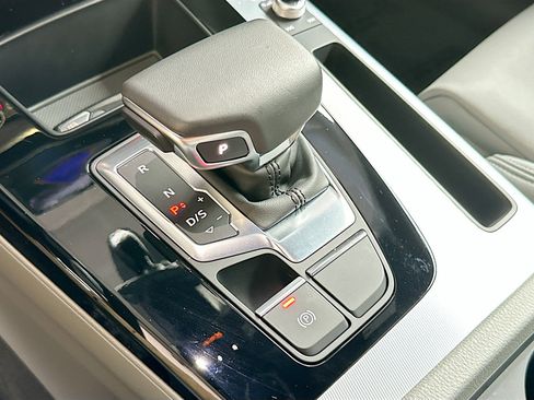 Used 2025 Audi Q5 2.0T Premium w/ Convenience Plus Package image 16