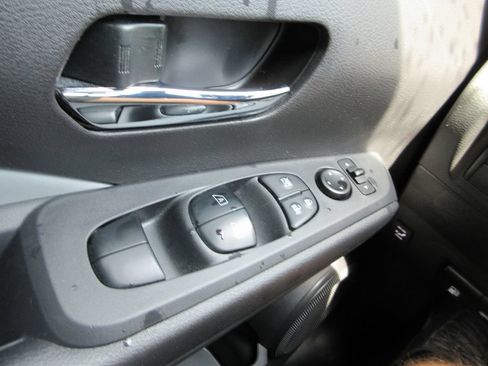 Used 2023 Nissan Kicks SR w/ SR Premium Package FWD image 22