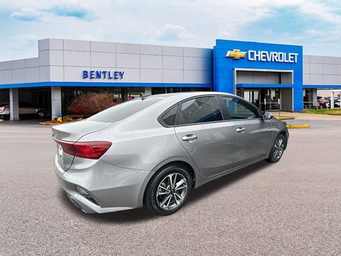 Used 2023 Kia Forte LXS image 5