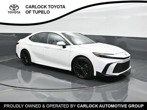Used 2025 Toyota Camry SE image 5