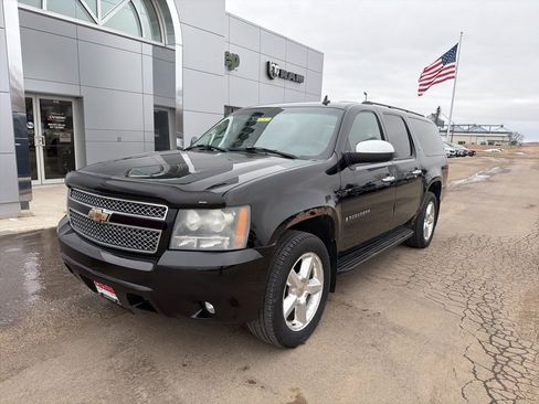 Used 2007 Chevrolet Suburban LTZ w/ LTZ Preferred Equipment Group image 2