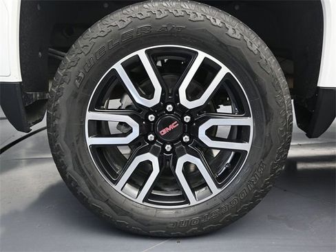 Used 2020 GMC Sierra 1500 AT4 w/ AT4 Premium Package image 9