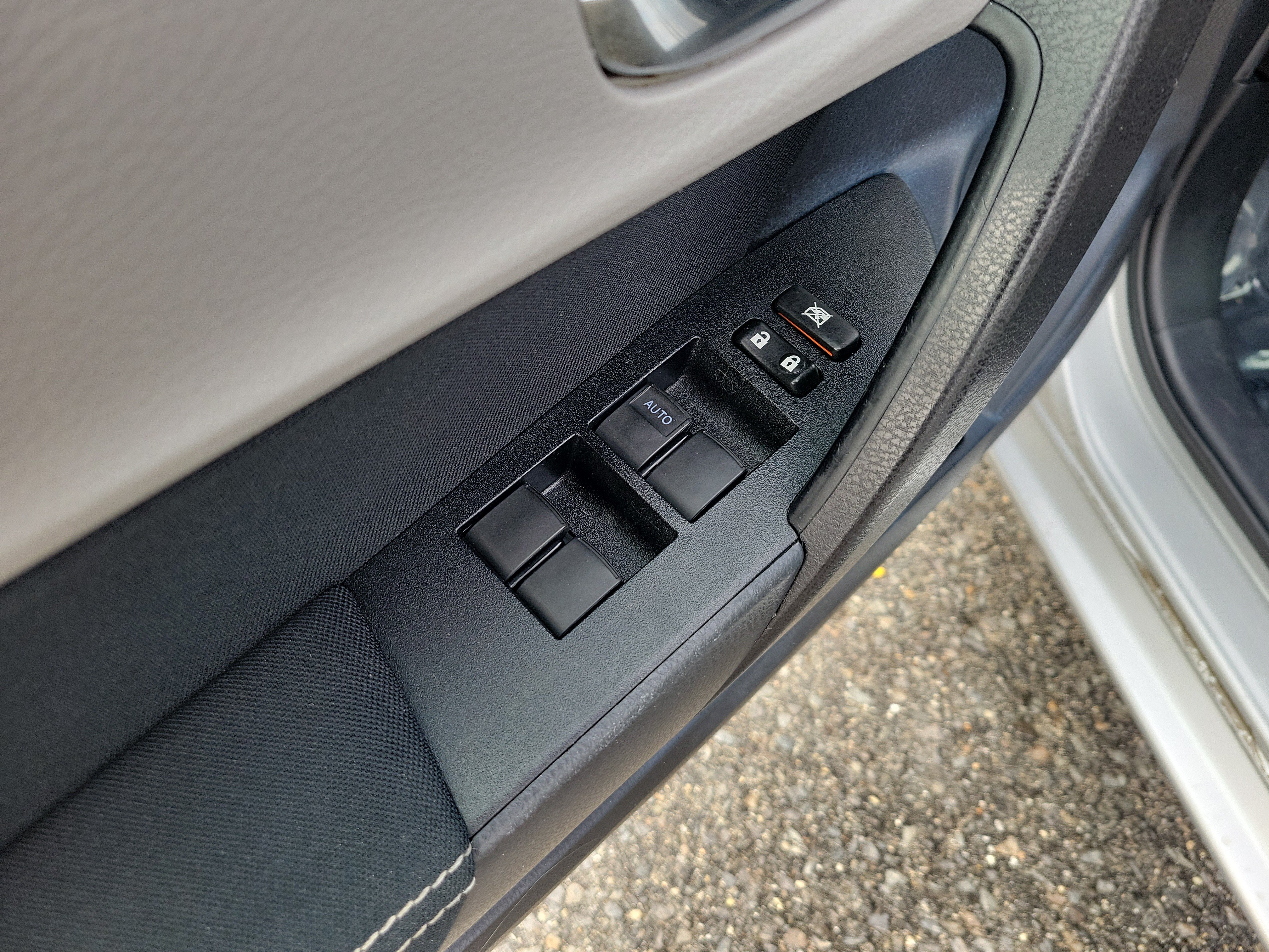 Used 2015 Toyota Corolla LE FWD image 20