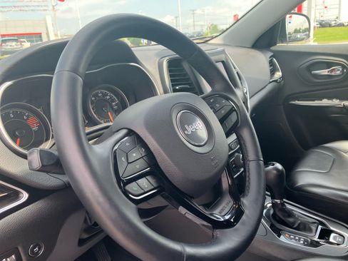 Used 2020 Jeep Cherokee Latitude Plus AWD/4WD image 9