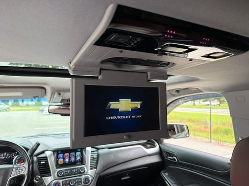 Used 2019 Chevrolet Suburban Premier w/ Premier Plus Edition AWD/4WD image 22