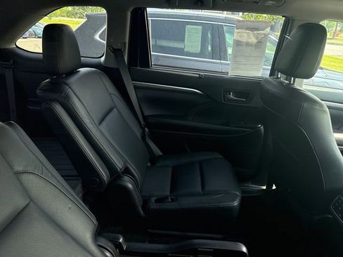 Used 2019 Toyota Highlander Limited Platinum AWD/4WD image 12