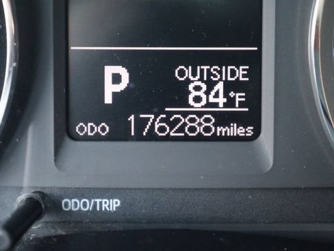 Used 2018 Toyota Corolla LE FWD image 45