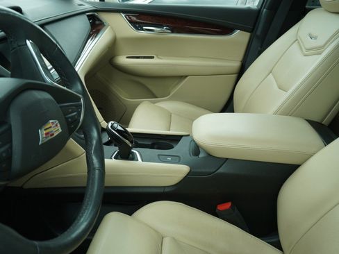 Used 2017 Cadillac XT5 Luxury w/ Driver Awareness Package FWD image 8